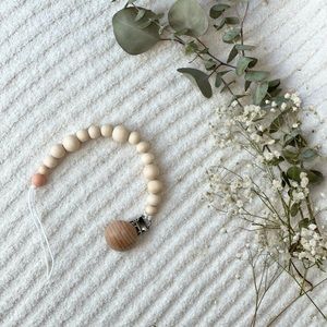 ✨HPx2✨Neutral Silicone and Wood Bead Pacifier/Teether Clip